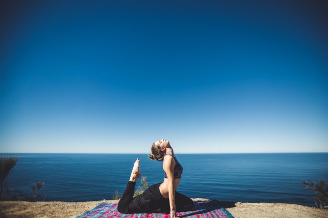 Disciplina, consapevolezza e benessere fisico e mentale: lo Yoga Day 2020 si celebra sul web