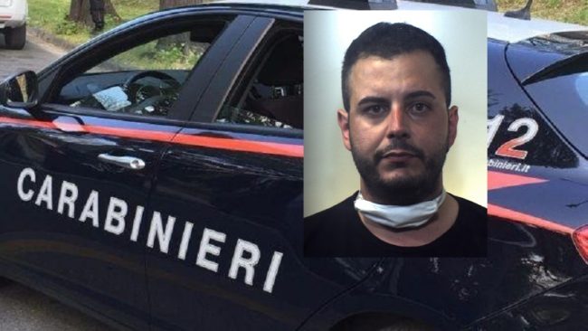 Chiede informazioni a un carabiniere in abiti civili, catanese consegna eroina e viene arrestato
