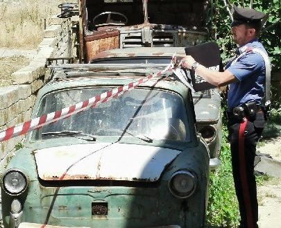 Terreno privato trasformato in discarica abusiva: il proprietario rischia fino a 2 anni di carcere