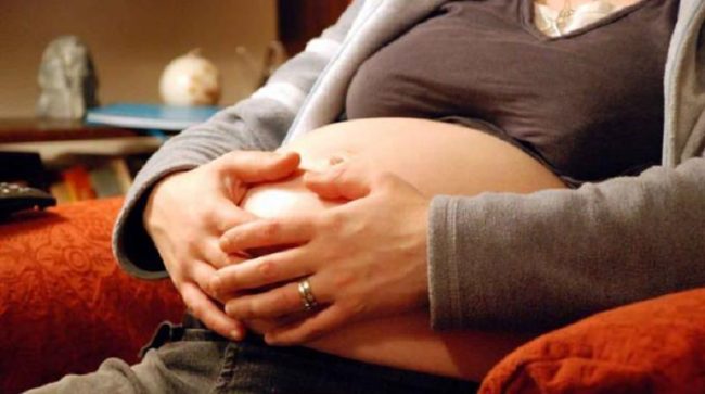 Lampedusa, partorisce sul barchino: mamma e neonato soccorsi dalla motovedetta e trasportati in ospedale