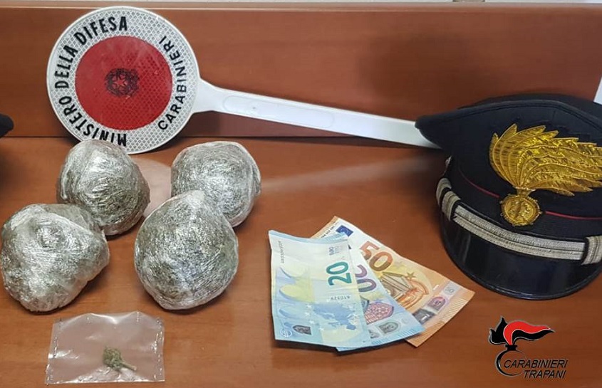 Droga ed evasione dai domiciliari, pregiudicati sorpresi dai carabinieri: due arresti