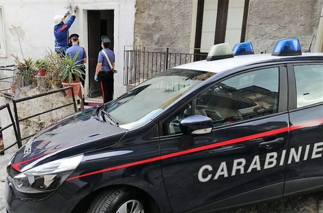 Furto di energia elettrica nel Catanese. Tre condòmini si “attaccano” al traliccio: danno da 20mila euro