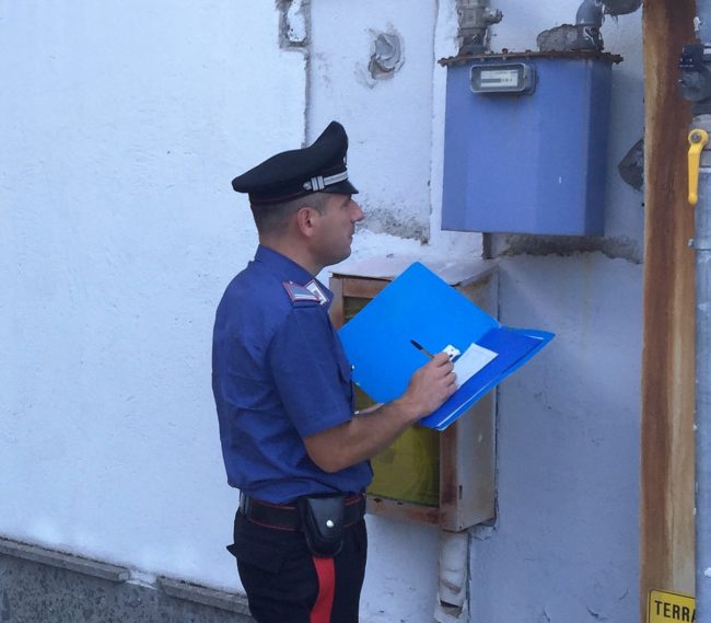 Rubava gas nel Catanese manomettendo utenza intestata alla nonnina deceduta: denunciato