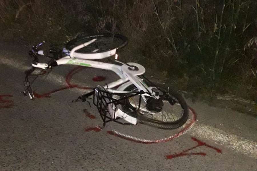 Grave incidente in serata, Toyota contro bici: giovane ciclista in prognosi riservata