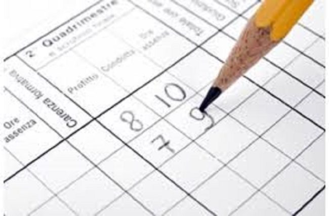 Via le pagelle, tornano alle elementari i giudizi: “Valutare, non dare i numeri”