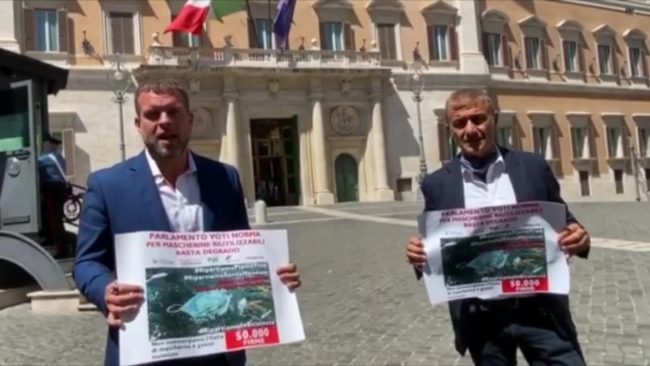 Pecoraro Scanio: “Mare non diventi discarica di mascherine”