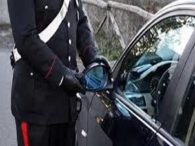 Siracusano “in trasferta” tenta la truffa dello specchietto a tre ultrasessantenni: denunciato