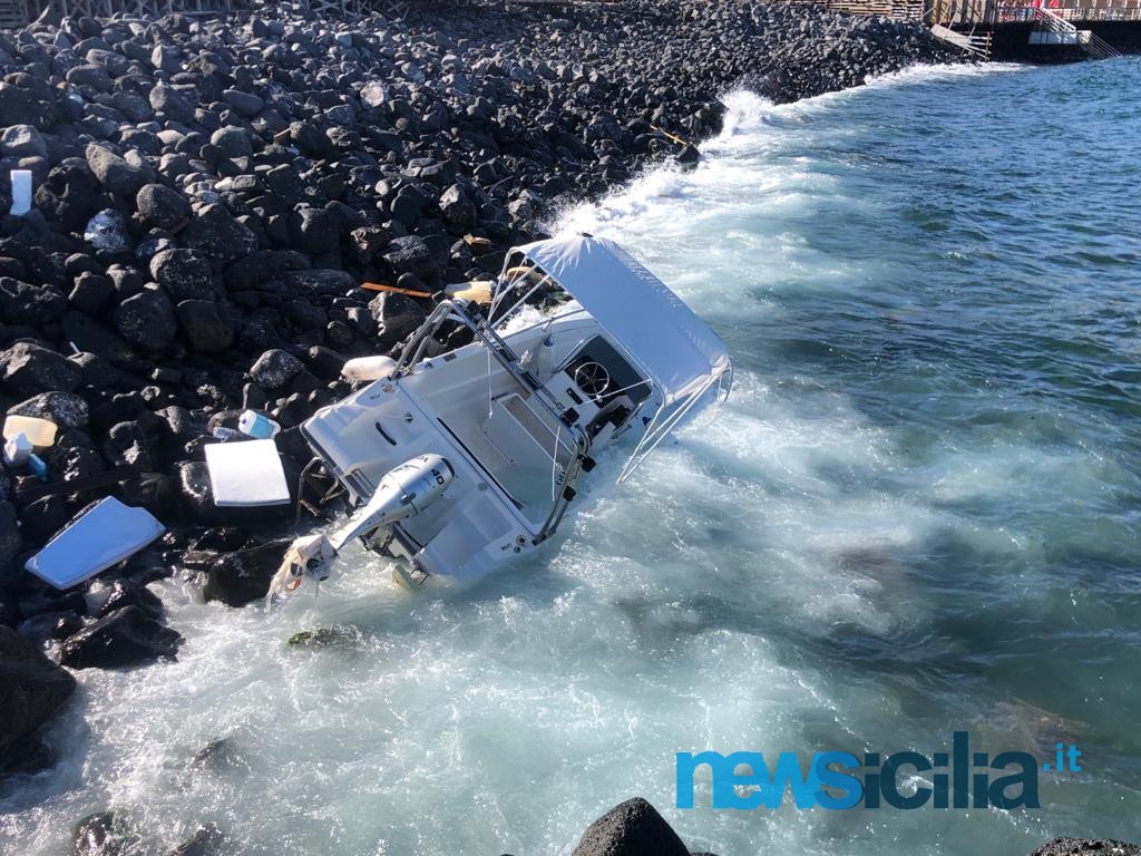 Dramma a Ognina: due barche affondate, si cercano i dispersi – FOTO