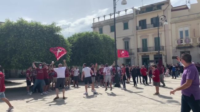 Reggina in B, tifosi in festa a Piazza Duomo