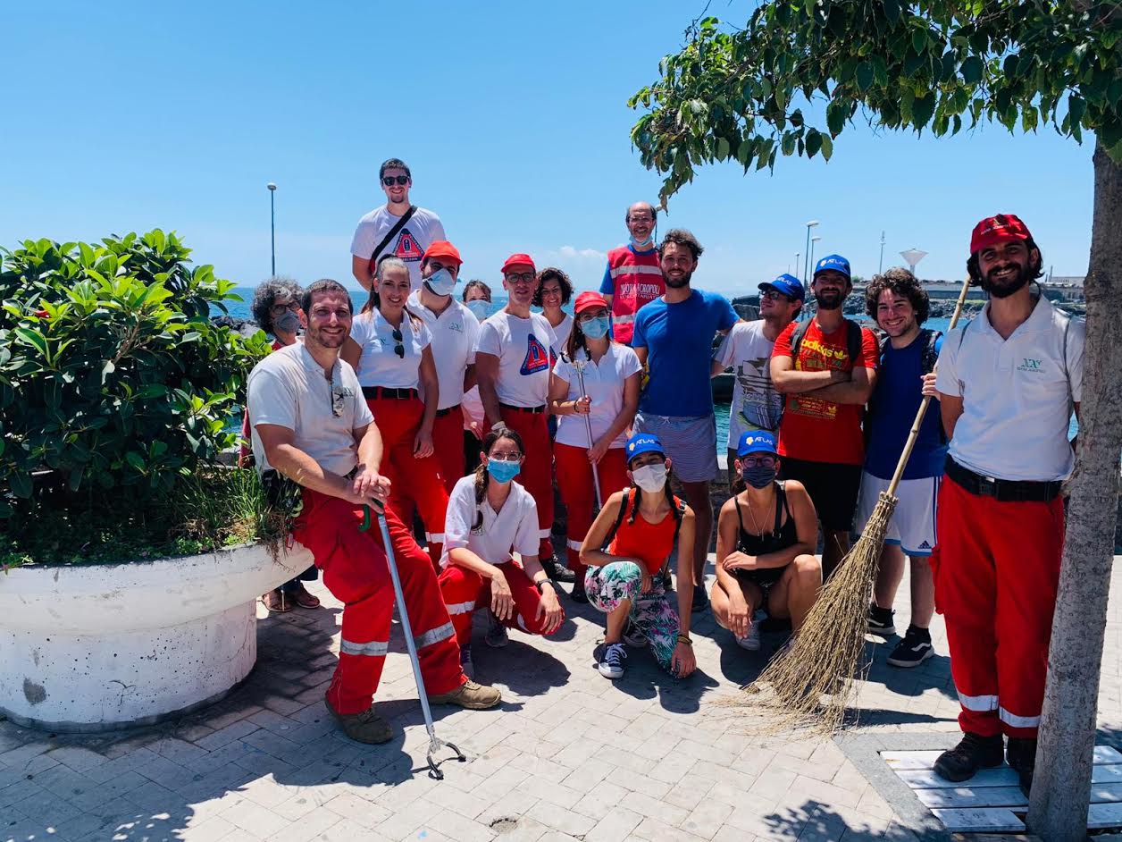 Catania, da San Giovanni Li Cuti al Borghetto Europa: ripulito il Lungomare, un gesto di vicinanza alla città