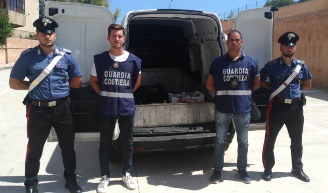 Controllati tre venditori ambulanti, ispezione nei quartieri: sequestrato 160 kg di pesce non idoneo al consumo