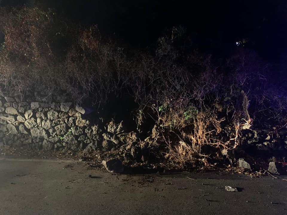 Drammatico incidente ad Acireale: giovane in scooter finisce contro un muro franato, è in coma