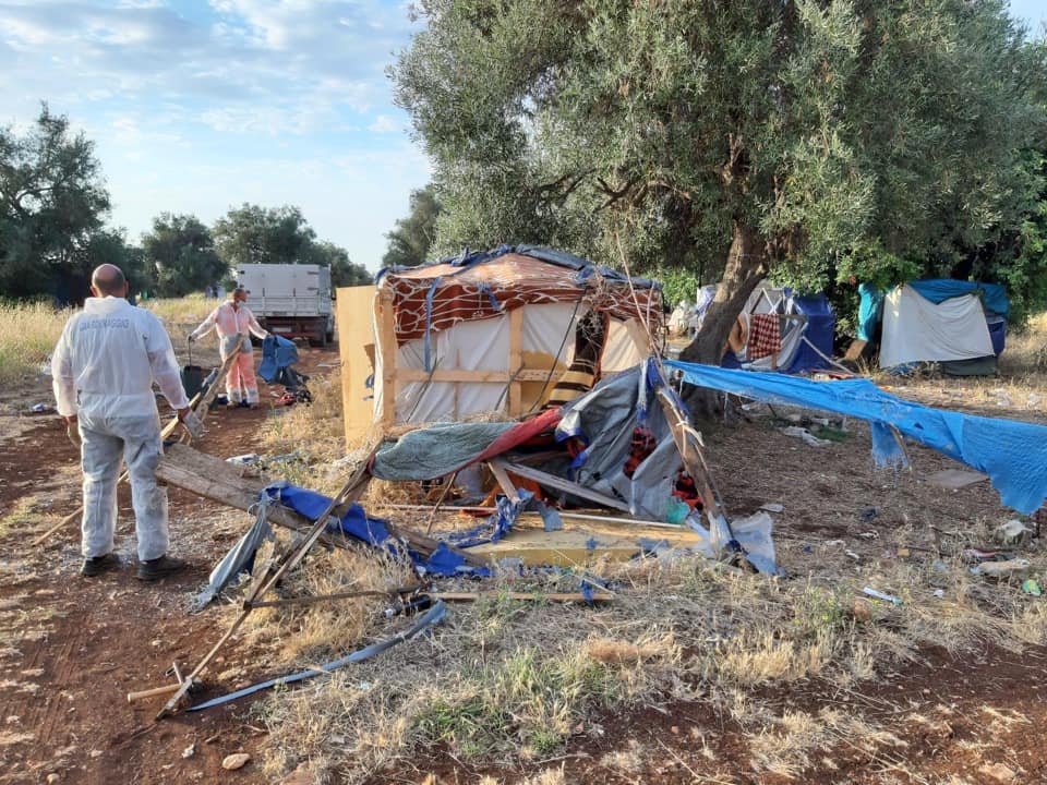 Smantellamento baraccopoli a Cassibile, il sindaco: “Nessun essere umano merita di vivere in queste condizioni”