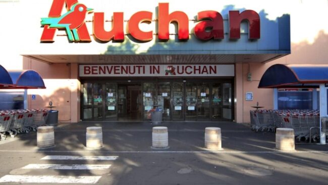 Catania, dipendente Auchan di Misterbianco positivo: ipermercato chiuso, 8 persone in isolamento