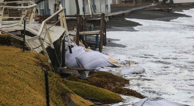 Sicilia, l’erosione delle spiagge aumenta del 60%: Legambiente contro la cementificazione delle coste