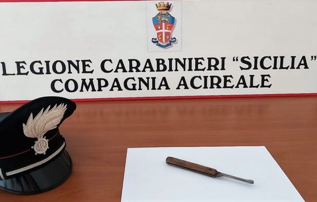 Tragedia sfiorata nel Catanese, lite tra condomini per il canto di alcuni galli finisce nel sangue