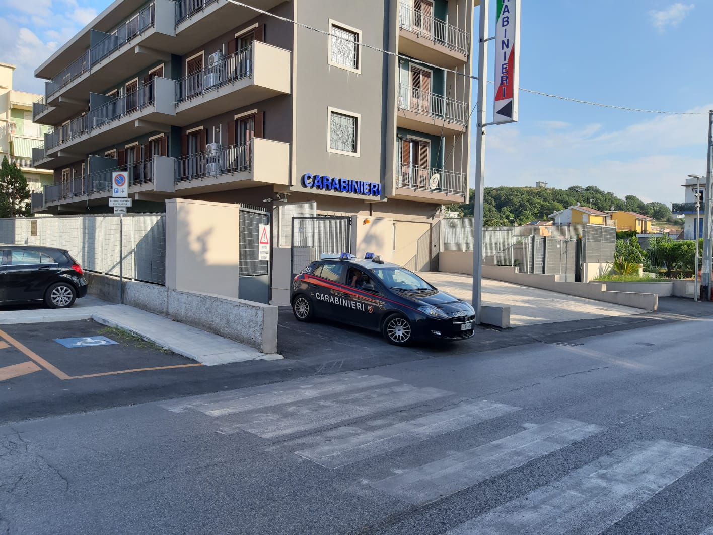 Serrati controlli dei carabinieri su spaccio e coltivazione di droga: un arrestato e 2 denunciati