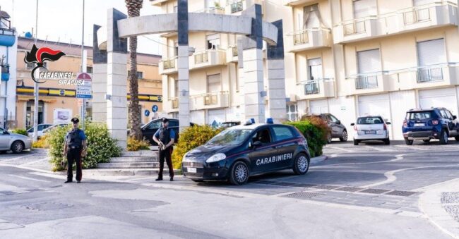 Posti di blocco in ogni dove, 76 pattuglie al lavoro: dalla rissa tra pescatori allo spaccio, ecco gli interventi