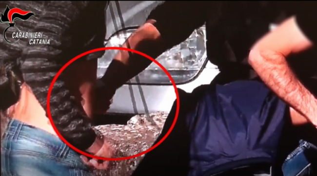 Catania, blitz antidroga: scoperta rete di pusher attiva anche vicino a una scuola – VIDEO