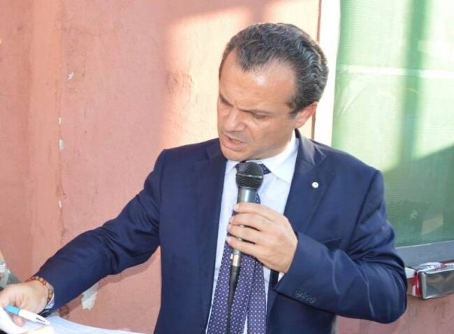De Luca lancia il “Munnizza day”, costi in continuo aumento: “Inammissibile l’immobilismo di Schifani”