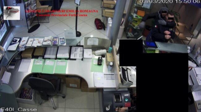 Rapinarono una banca di Cesena, colpo da oltre 80mila euro: arrestati 4 siciliani in trasferta