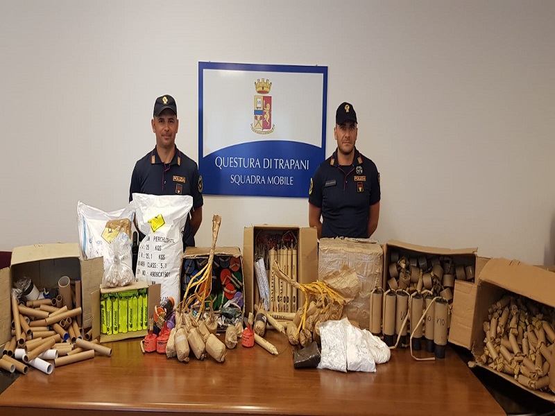 Arsenale di esplosivi scoperto nel garage di un palazzo popolare: un arresto