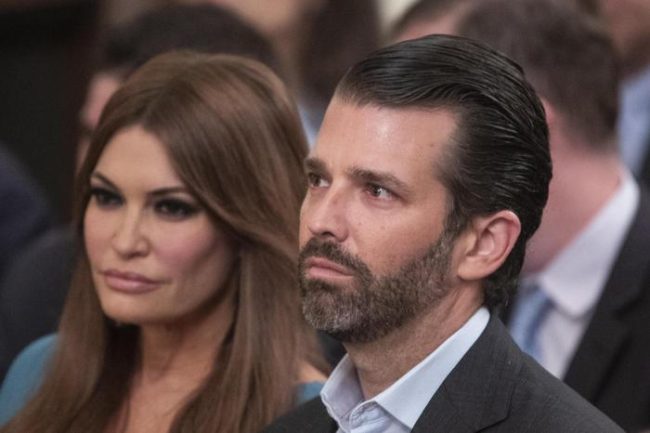Stati Uniti, la fidanzata di Donald Trump Jr positiva al Coronavirus: ancora boom di contagi nel Paese