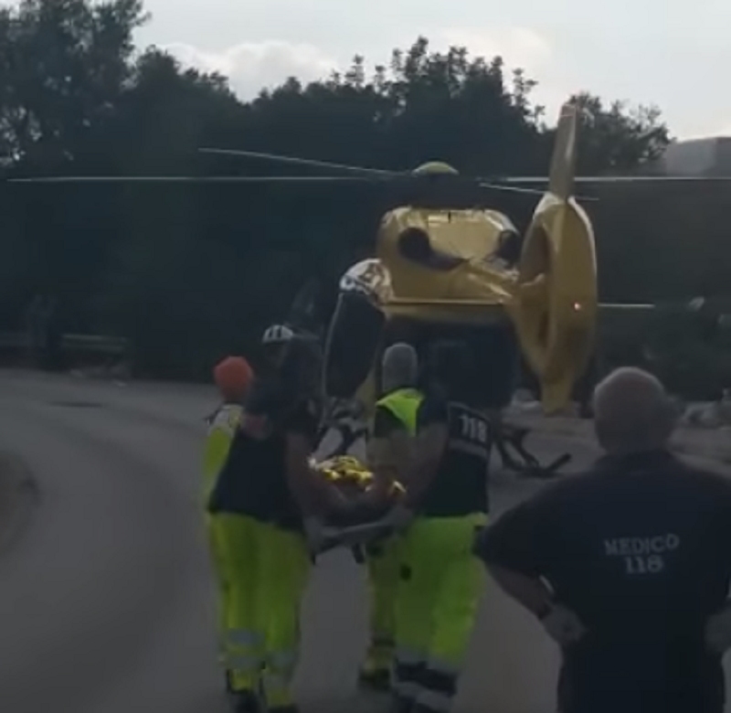 Gravissimo incidente per un ciclista. Traumi ed escoriazioni: trasportato al Cannizzaro di Catania in elisoccorso