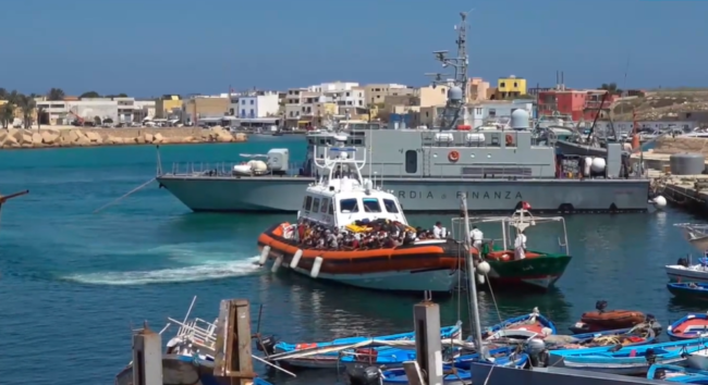 Lampedusa, sbarco di migranti: arrestati 5 tunisini e un egiziano
