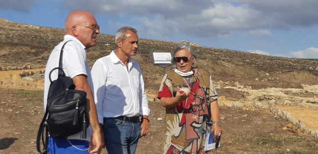 Salemi, ripulito dopo l’incendio sito archeologico di Mokarta. Samonà: “Luoghi importanti che raccontano il passato”