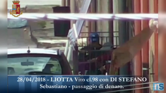 Adrano, la “protezione” del clan Scalisi in giro di droga, armi ed estorsioni: 15 provvedimenti