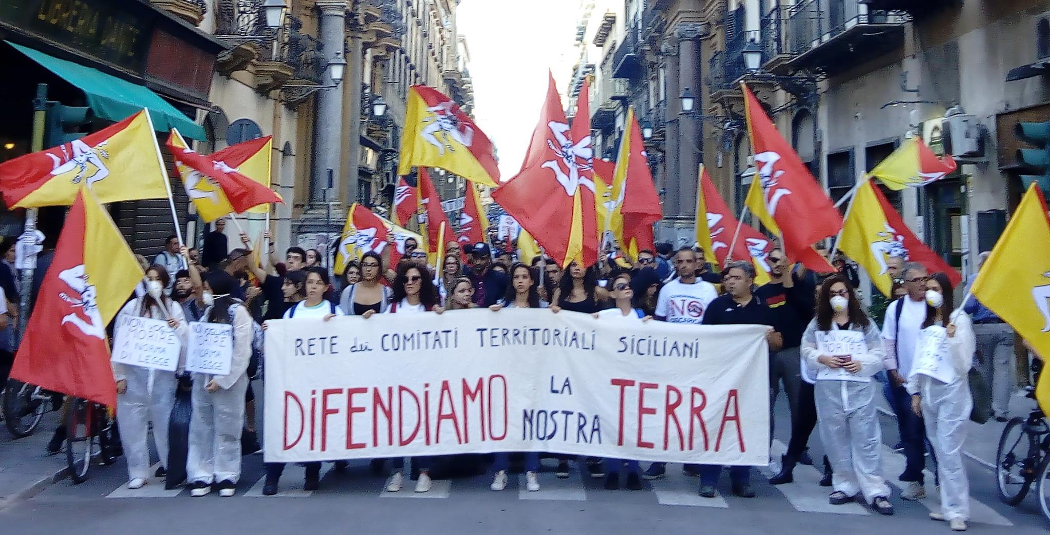 Catania, sit-in di protesta per la costruzione di un inceneritore inquinante. “Cambiare rotta”