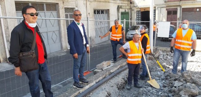 Bronte, cantieri a lavoro per riqualificare piazza Alcide De Gasperi e via Saitta: soddisfazione del sindaco Calanna