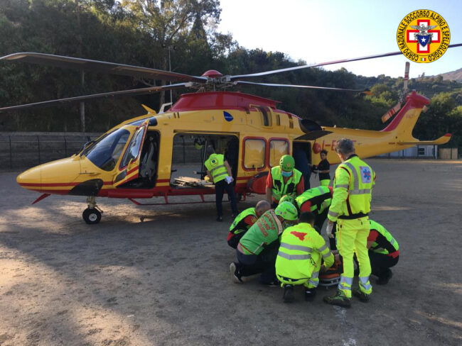 Escursionisti in difficoltà sull’Etna e a Gole Ranciara, soccorso alpino in azione: intervento elisoccorso