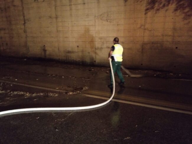 Acqua e fango bloccano Palermo, in azione anche la Protezione civile: interventi in numerose zone della città