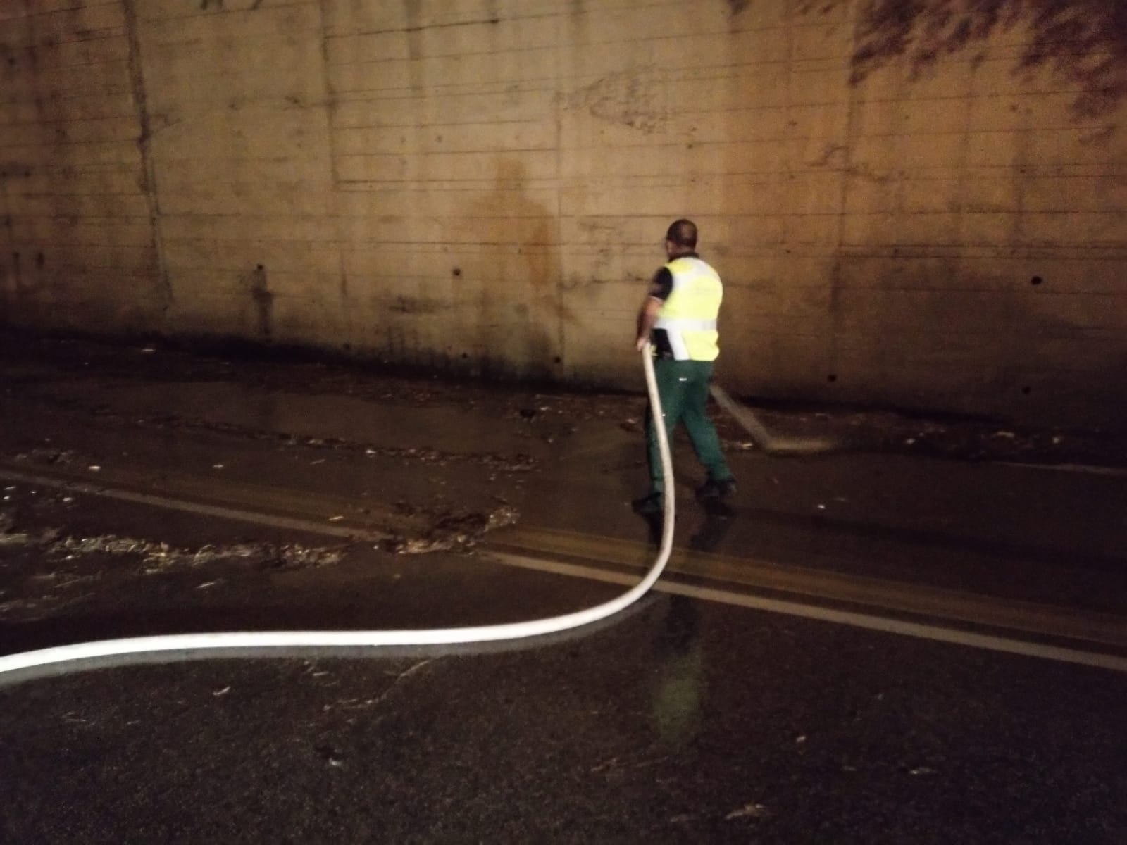 Acqua e fango bloccano Palermo, in azione anche la Protezione civile: interventi in numerose zone della città