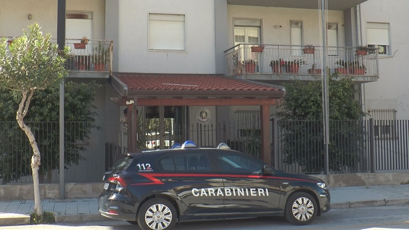 Donna chiede aiuto dopo essere stata ripetutamente aggredita dal marito: arrestato 57enne
