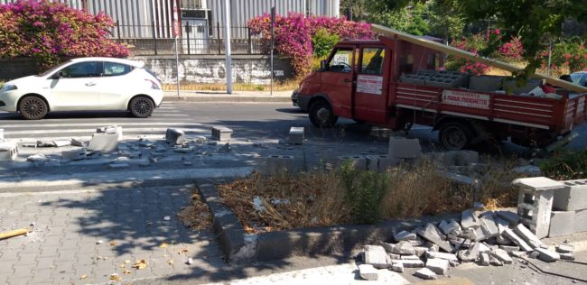 Guasto ai freni, camion contro auto in corsa: ecco cosa è accaduto alla Circonvallazione di Catania