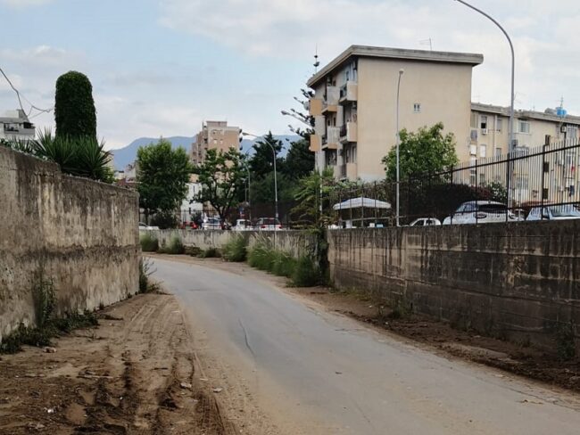 Alluvione a Palermo, famiglia aiutata da un residente in via Filippo Brunelleschi: “Ci stavano scappando i morti”