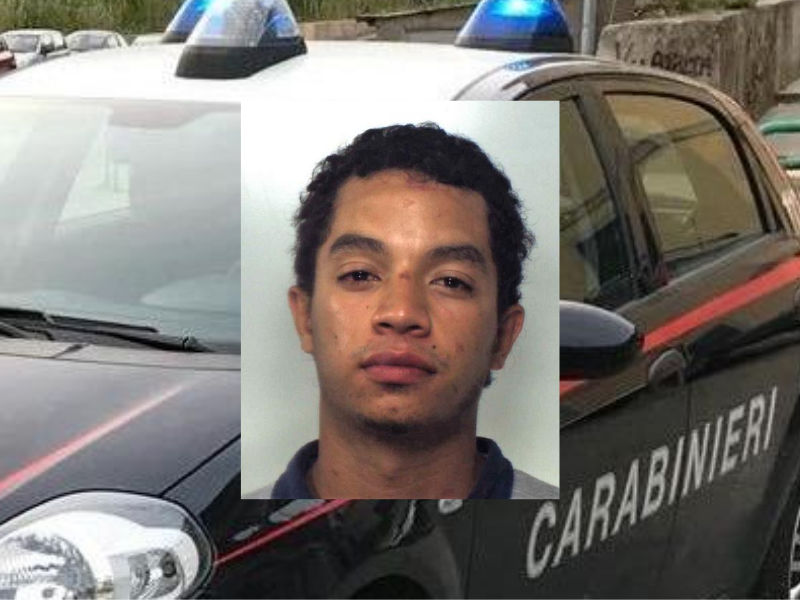 Tensione ad Aci Castello, extracomunitario aggredisce due giovani e danneggia auto. “Non mi potete fare nulla”
