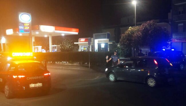 Controlli nella movida del Catanese: denunciato 20enne in possesso di coltello con lama da 9 centimetri