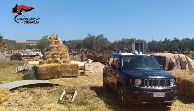 Discarica abusiva con auto e moto: motori, batterie e pneumatici. Sequestrati 2mila mq e denunciati 3 soggetti