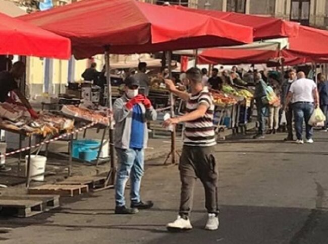 Catania, intensificati controlli in centro e al lungomare: sotto mira mascherine e distanziamento