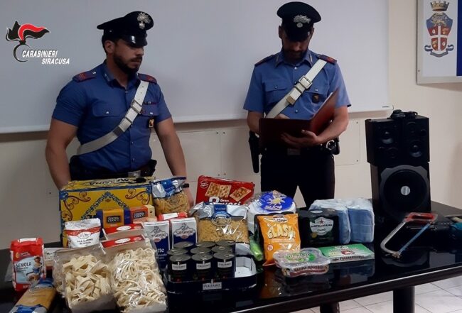 Furto in un noto supermercato, 58enne sorpreso mentre portava via oltre 250 euro di merce