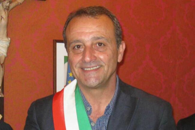 Assunzioni manipolate, avviso di conclusione indagini per il sindaco di Trapani: guai anche per il collega di Favignana
