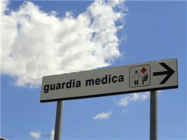 Vile aggressione in guardia medica: dottoressa picchiata a sangue da un uomo – I DETTAGLI