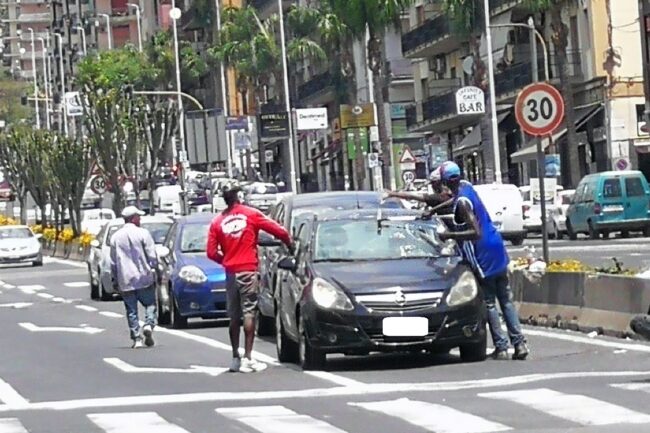 Catania, Foglio di Via Obbligatorio per due nigeriani violenti: uno non rispetta le norme anti-Covid