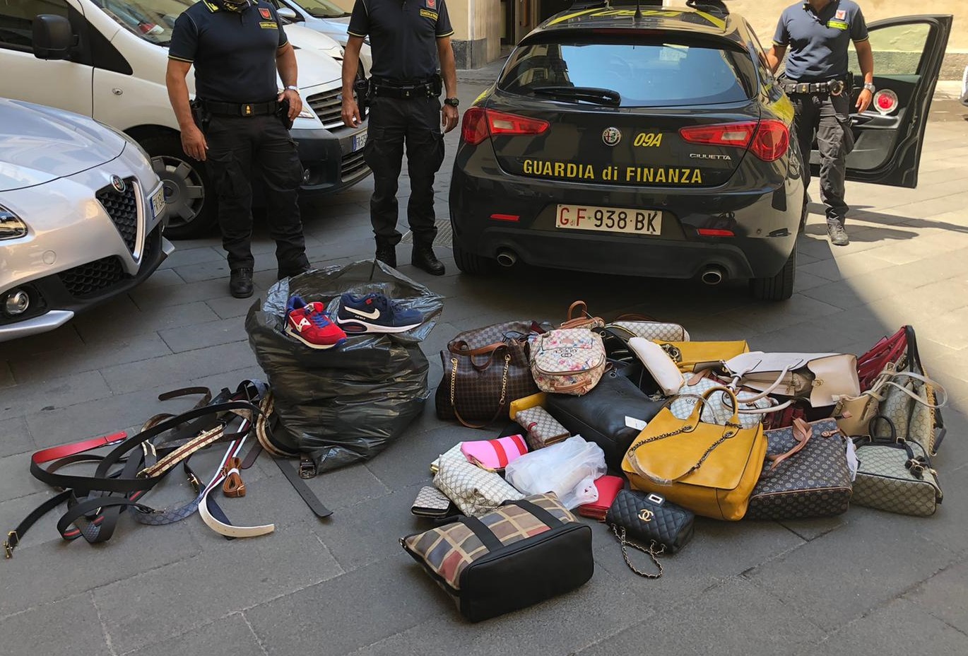 Catania, fugge all’alt nel quartiere di Picanello: la Guardia di Finanza arresta un 42enne