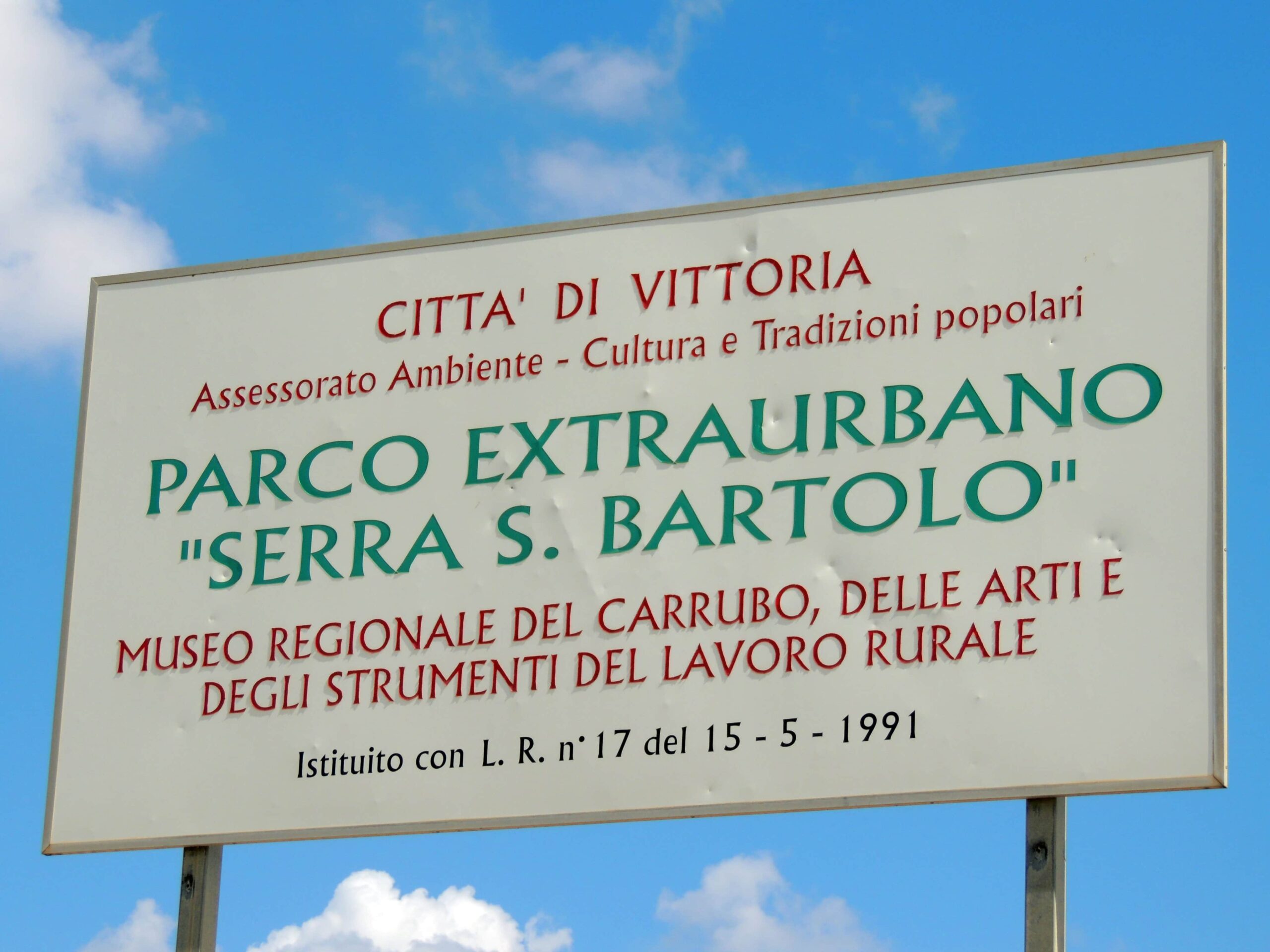 Vittoria, presidio al Parco Serra San Bartolo. “Bonificarlo e restituirlo al pubblico”