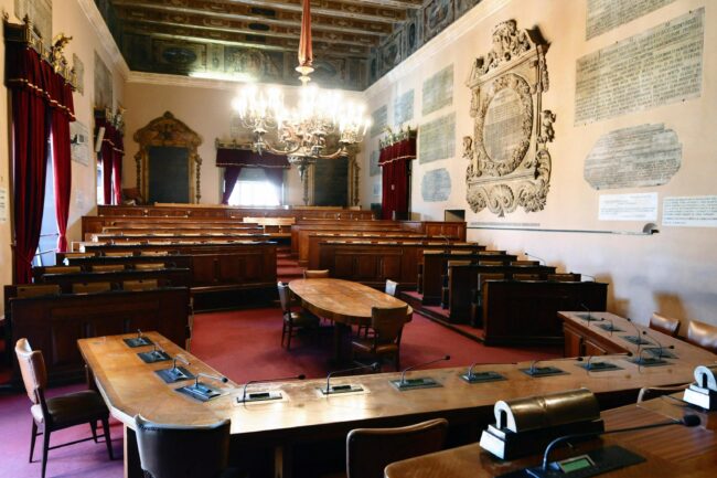 Caos post bomba d’acqua a Palermo: l’opposizione chiede le dimissioni del sindaco Orlando
